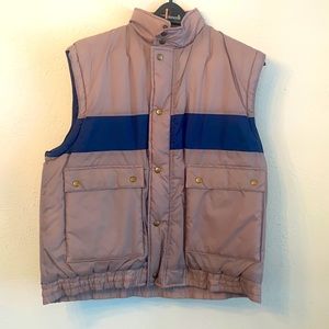 Men’s XL Van Heusen Vest with brass snaps and 2 lg pockets. Tan and Navy